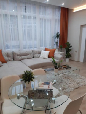 Modern, Quiet & Cozy Apartment in the middle of Downtown near Danube at Fashion street